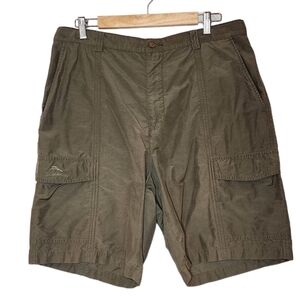 Tommy Bahama Green Cargo Shorts Nylon Blend (Not discolored). Men's size 36.